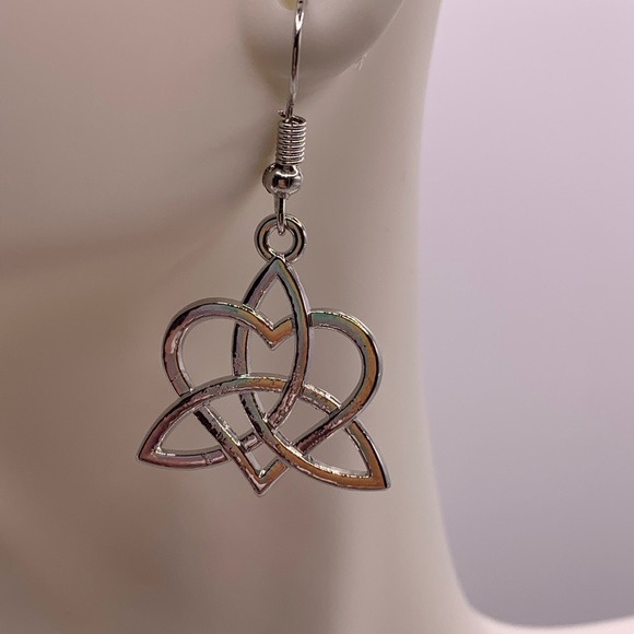 Celtic dangle earrings - Picture 2 of 3